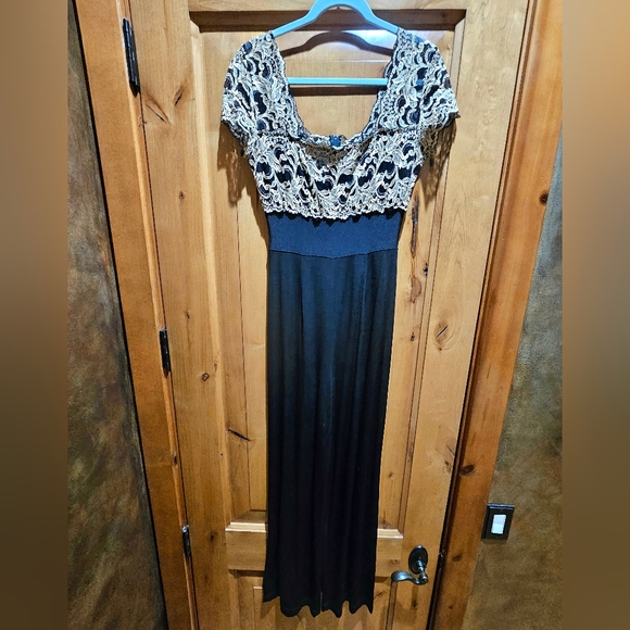 Elegant Black Lace Top Jumpsuit with Wide Long Flowy Legs - Picture 4 of 7